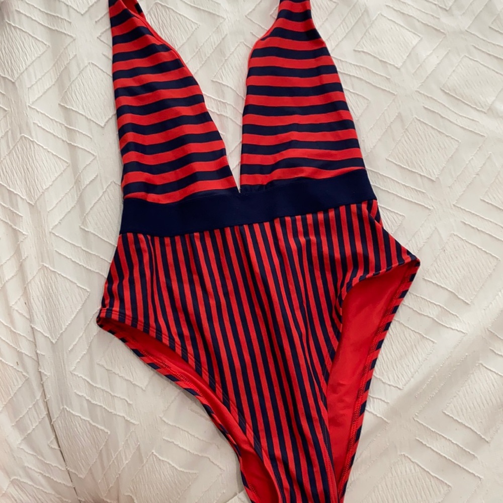 American eagle swim